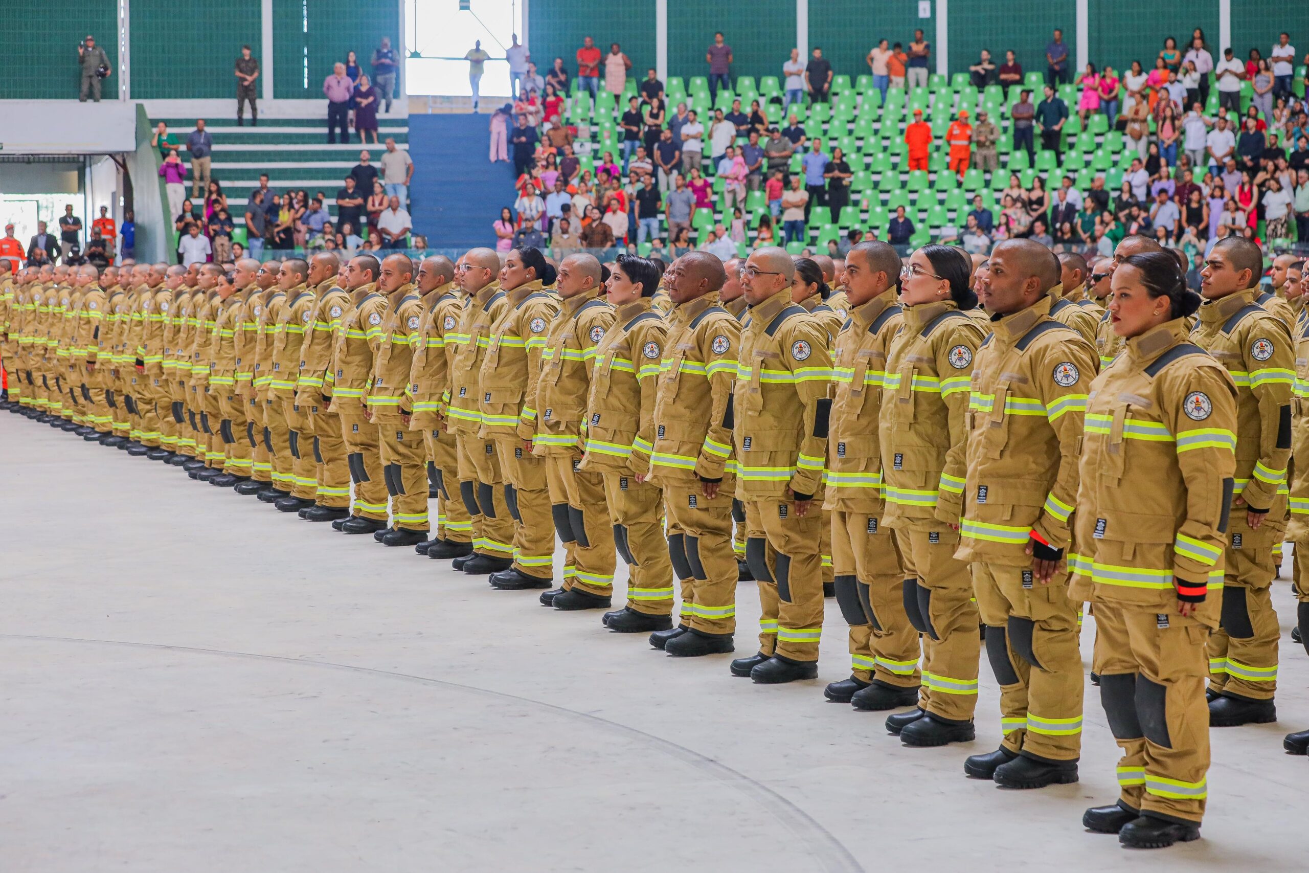 Bombeiros celebram 80 anos com homenagens e nomeação de novos profissionais