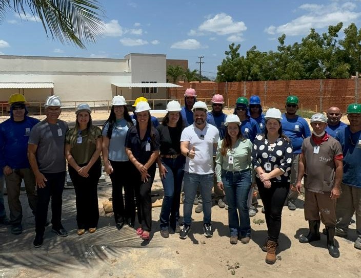 Em Parnaíba, secretário de Governo visita obras no Hospital Dirceu Arcoverde
