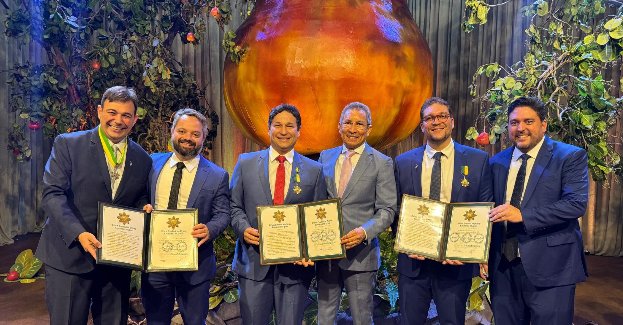 Superintendentes da Segov recebem a Medalha do Mérito Renascença