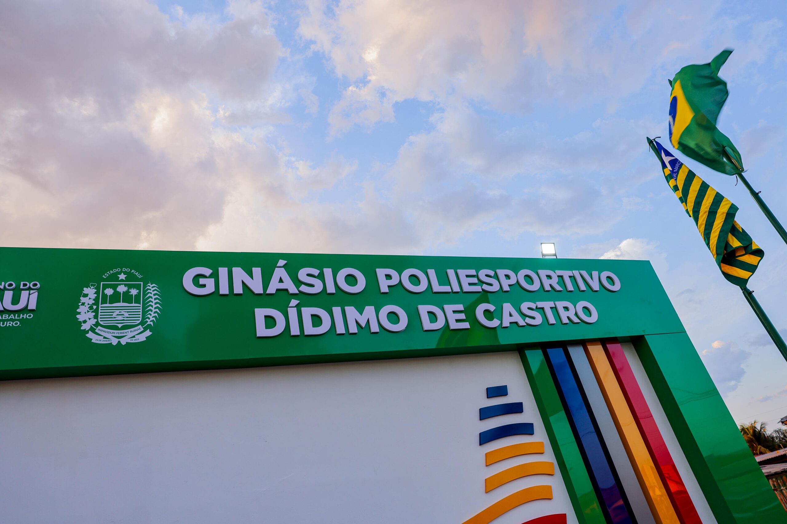 Esperantina em festa: ginásio e centro educacional entregues