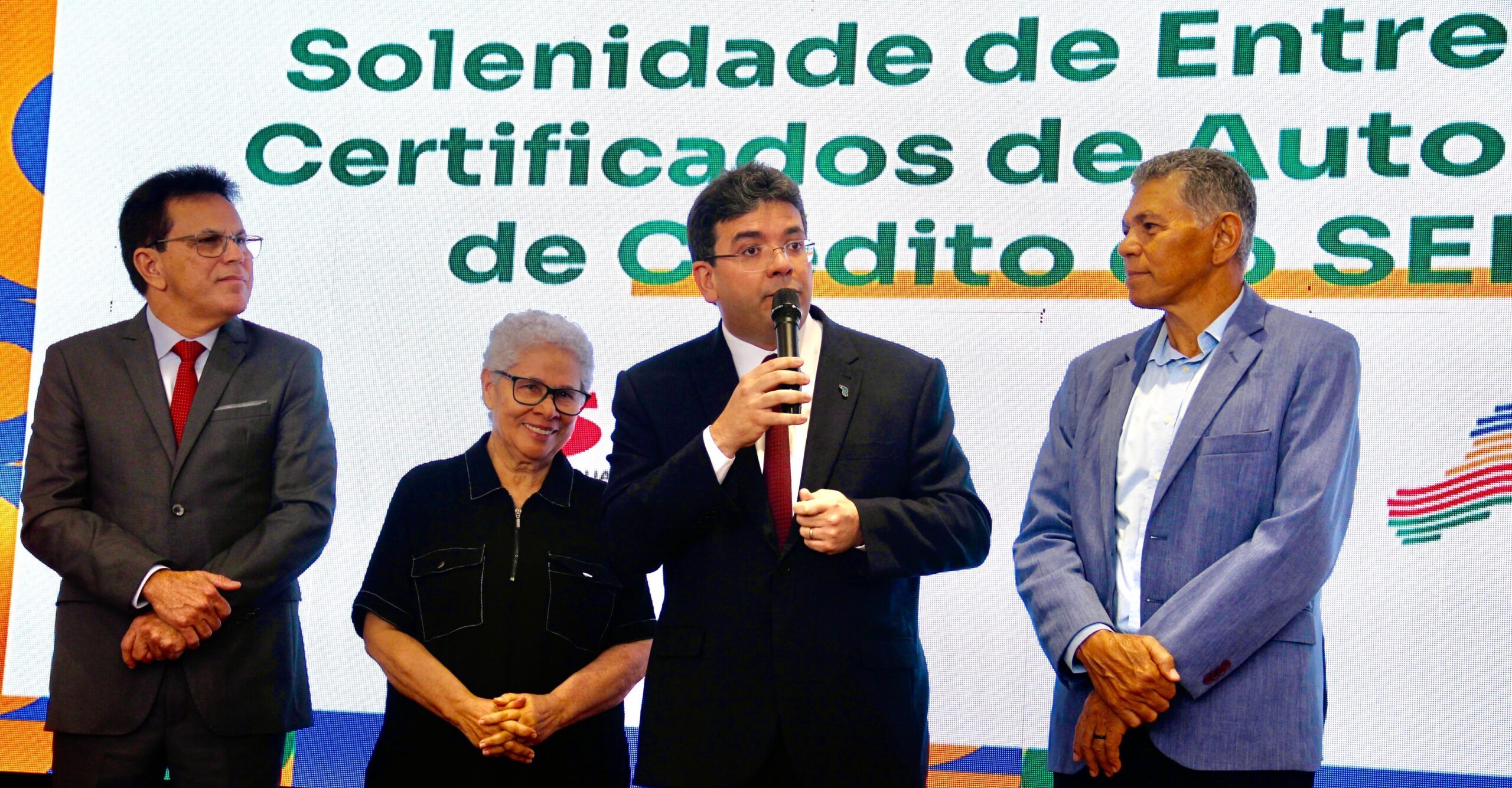 Governo anuncia concurso e libera mais de R$ 9 milhões para projetos sociais