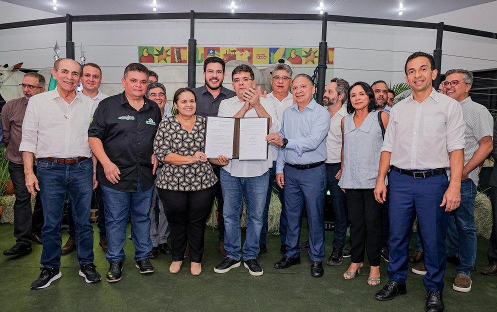 Governador anuncia incentivos para aquisição de máquinas e insumos no lançamento da Expoapi 2025