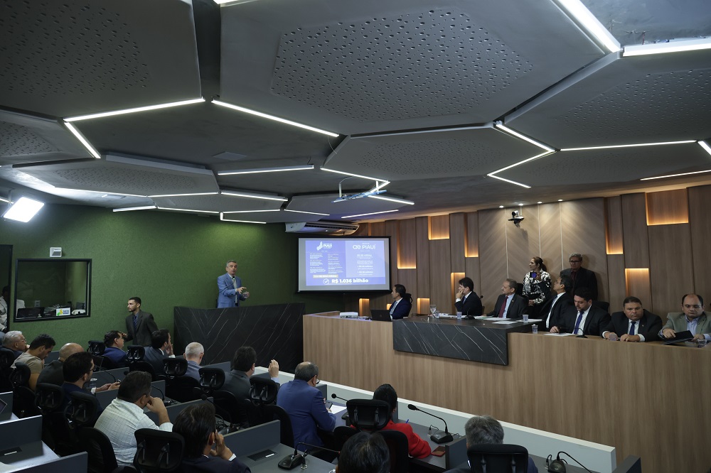 Governo apresenta a deputados plano contra efeitos da seca com foco no abastecimento das famílias na zona rural